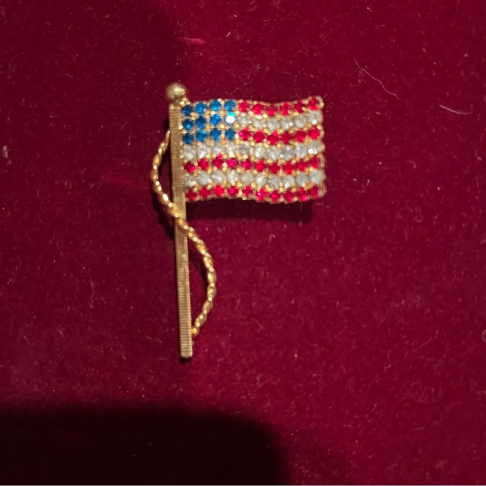 American Flag rhinestone brooche gold toned